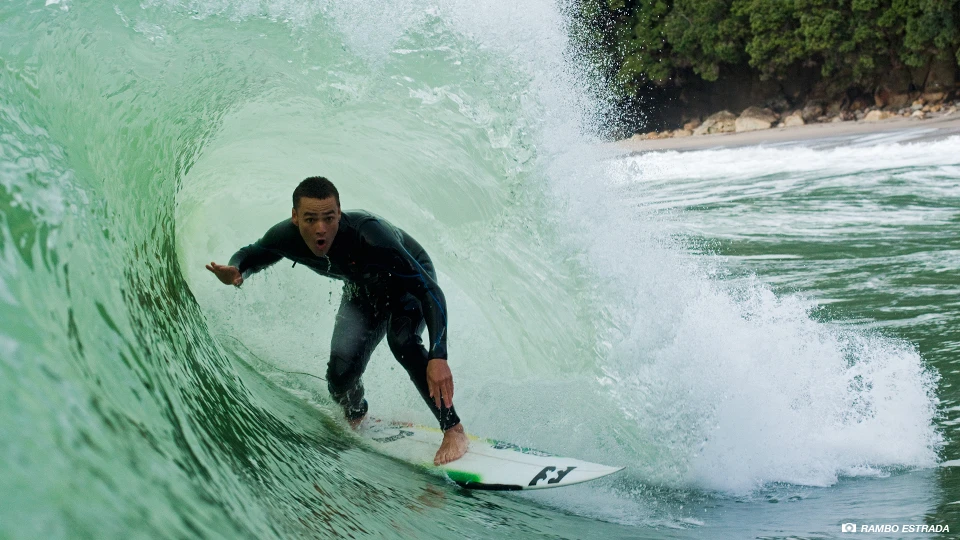 Buck getting snazzled. Photo: Estrada