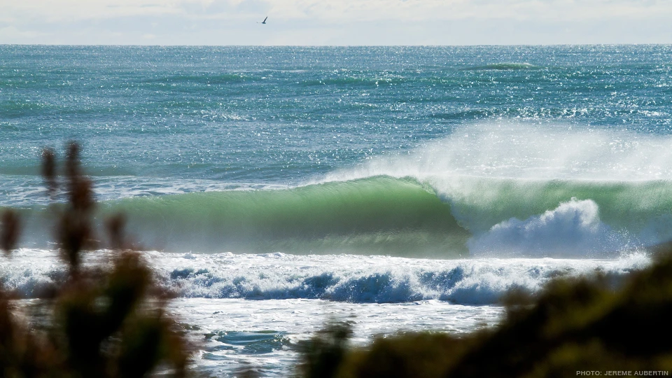 With only a handful of guys around plenty of nice waves went unridden. Photo: Jereme Aubertin