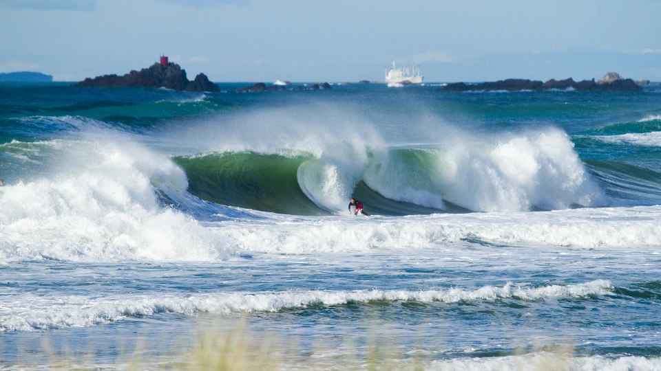 Buck woods off the bottom of a nugget. Photo: Jereme Aubertin