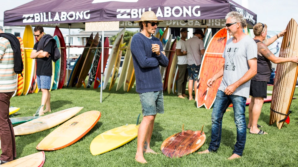 Dave Rastovich eating fejoas and talking story. | Photo: Jereme Aubertiin