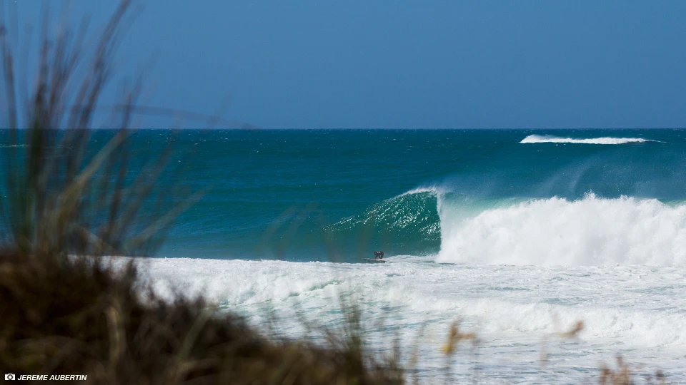 Matt Hewitt off the bottom of a beast at his home beach. Photo: Jereme Aubertin